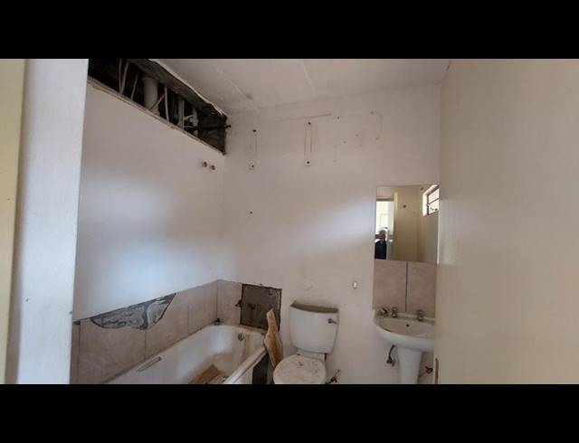 2 BEDROOM APARTMENT FOR SALE IN MADADENI D